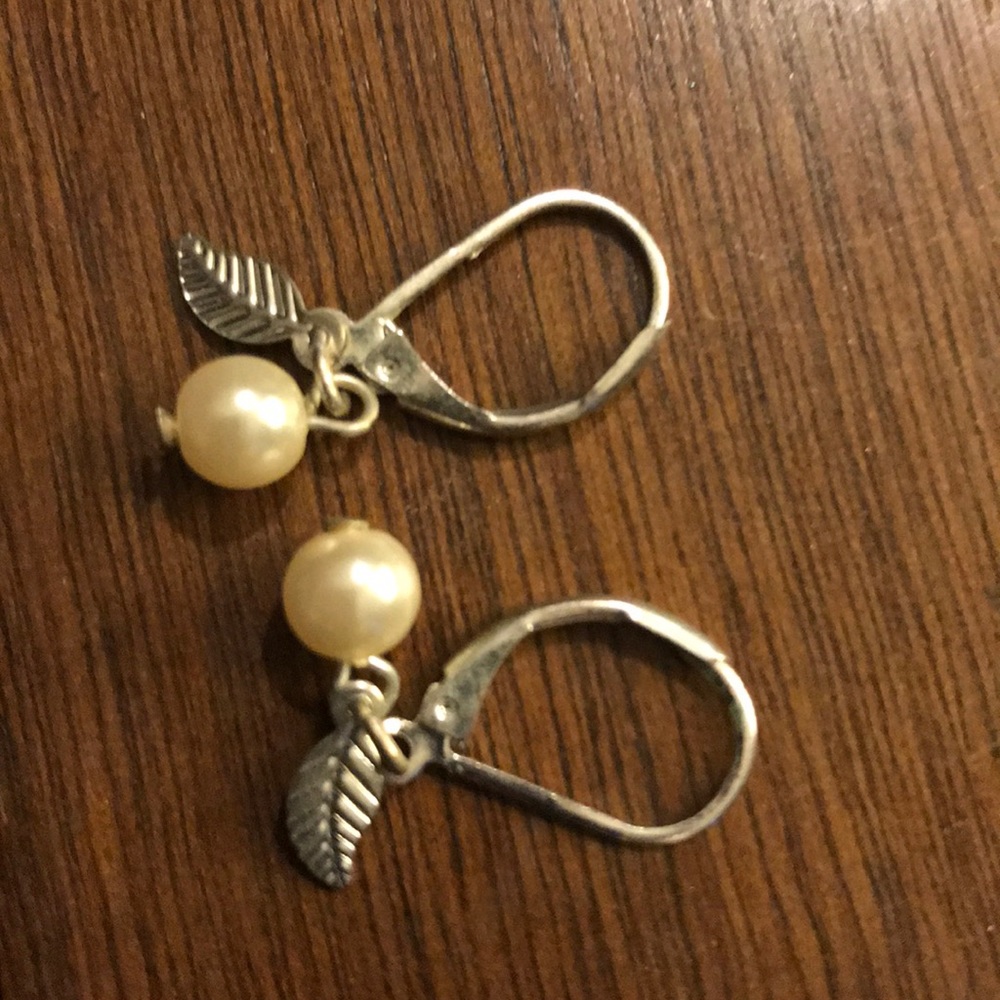 Cute dangle earrings.